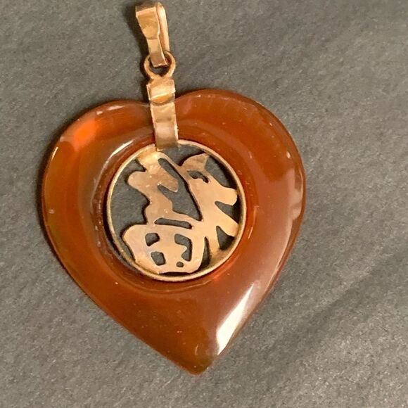 Vintage Hobe’ Carnelian glass Chinese symbol heart shaped pendant - Picture 5 of 7